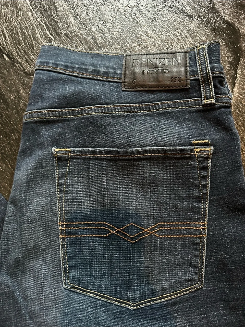Levi's Slim Straight Men's Jeans in Dark Blue Denim